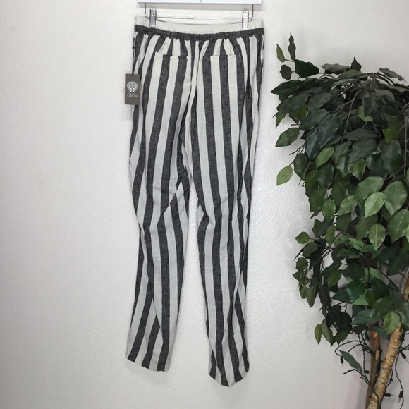 NWT Vince Camuto Spring ‘20 Striped Linen Pants - Picture 6 of 6